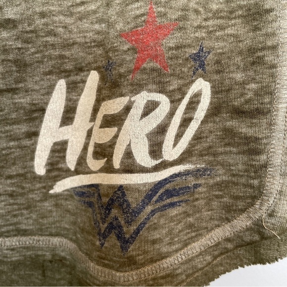 Wonder Woman Cotton/Poly Pajama Set Hoodie and Shorts Grey/Green Burnout Size L - Picture 10 of 16